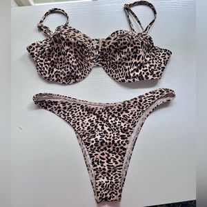 Hollister Cheetah / Leopard Print Bikini Set (M/L)